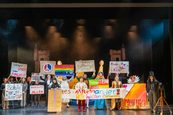 Der König verschenkt was | Copyright: Thilo Beu